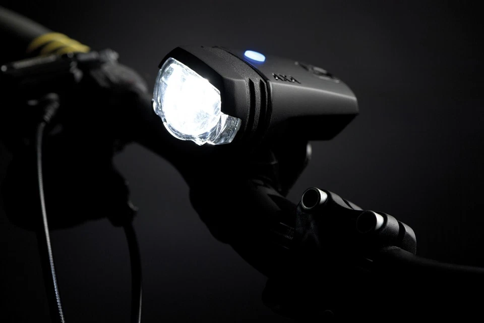 AXA 40 Akku-Led-Beleuchtungsset Greenline 40/10Lux USB con Supporto Bici Luce - Immagine 3 di 4