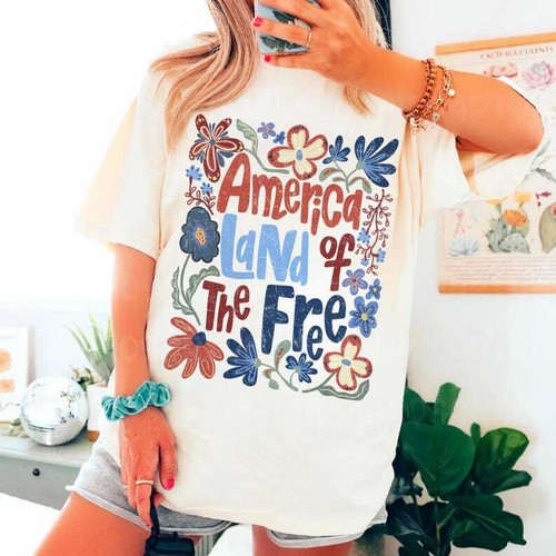 USA Land of the Free Tee Boho Flower Patriotic 4th of July Independence Shirt - Imagen 3 de 5