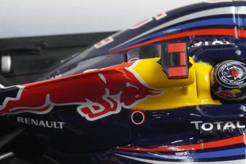 1:43 MINICHAMPS 413110301 Red Bull Racing RB7 Japanese GP 2011 #1 S.Vettel - Picture 6 of 9