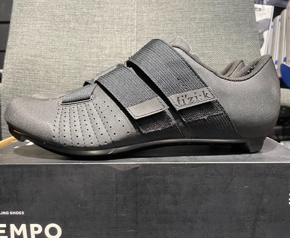 Chaussures De Cyclisme Sur Route Fizik R5 Tempo Powerstrap - Taille 44 EU - Noir - État Occasion En Bon état