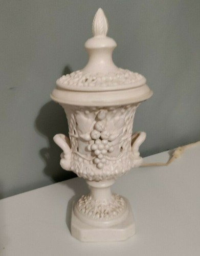 SALE!! Vintage Electrified White Ceramic Decorative Urn with Lid. Made in Italy. - Afbeelding 1 van 10