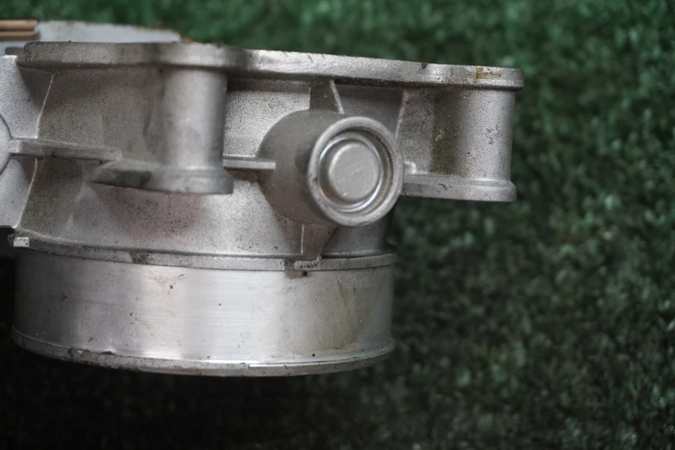 2019 2020 CHEVROLET Tahoe 5.3L ENGINE Throttle Body OEM 158K Miles 12678224 - Image 3 of 4