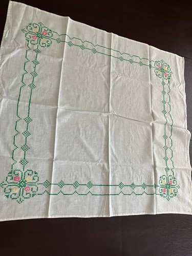Vintage Hand-Crocheted Lace Tablecloth – Pineapple Pattern – 32" x 36" – White - Picture 7 of 7