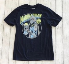 Star Wars The Mandalorian  Baby Yoda Child Hold T Shirt Men  s Medium 38-40 
