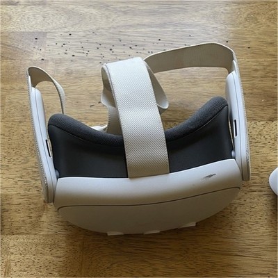 Meta Oculus Quest 2 White Standalone VR Headset with Controllers 126gb  