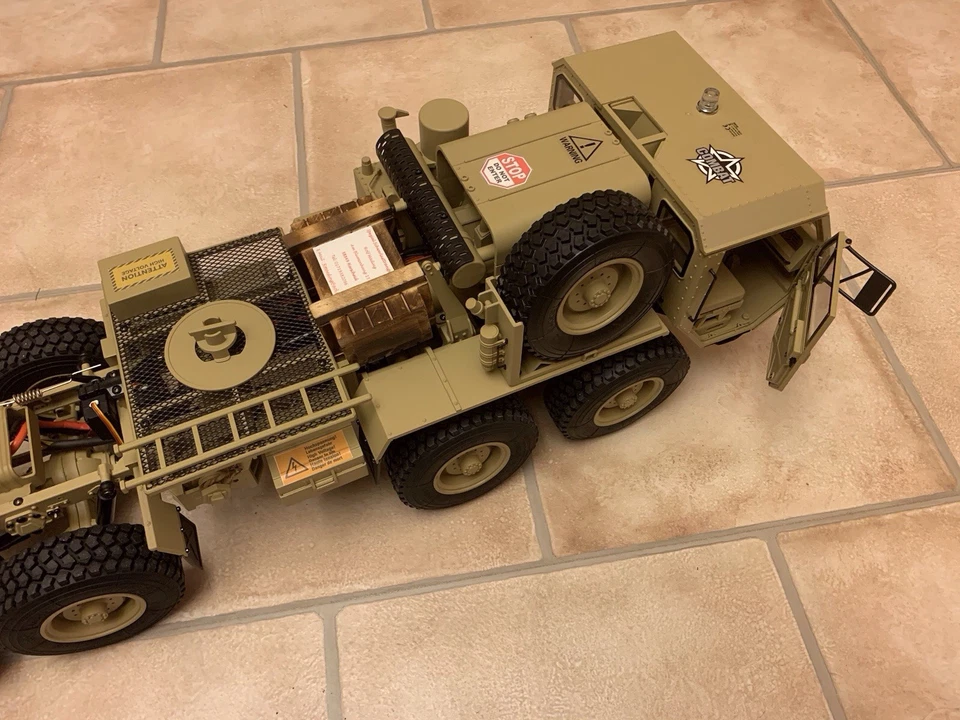 U.S. Militär Truck V2 8x8 1/12 Zugmaschine sandfarben  Mit Sonderaufbau - Bild 2 von 4