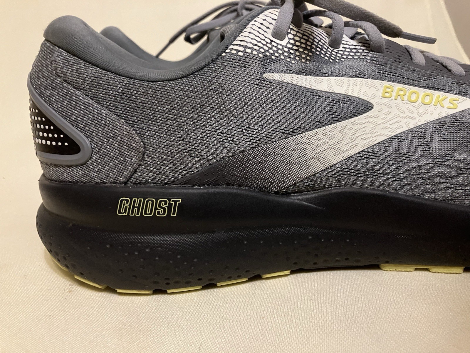 Brooks Ghost 16 Men's Primer Gray/Lime Running Shoes Sneakers Size 14 Wide thumbnail 2