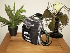 Dr. Martens PLEASURES borsa a tracolla piccola 9"X9" (113)
