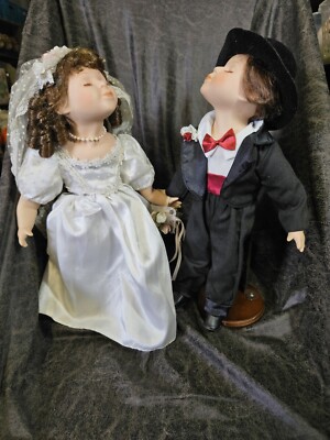 Geppeddo Porcelain Bride And Groom Kissing Dolls Vintage 15