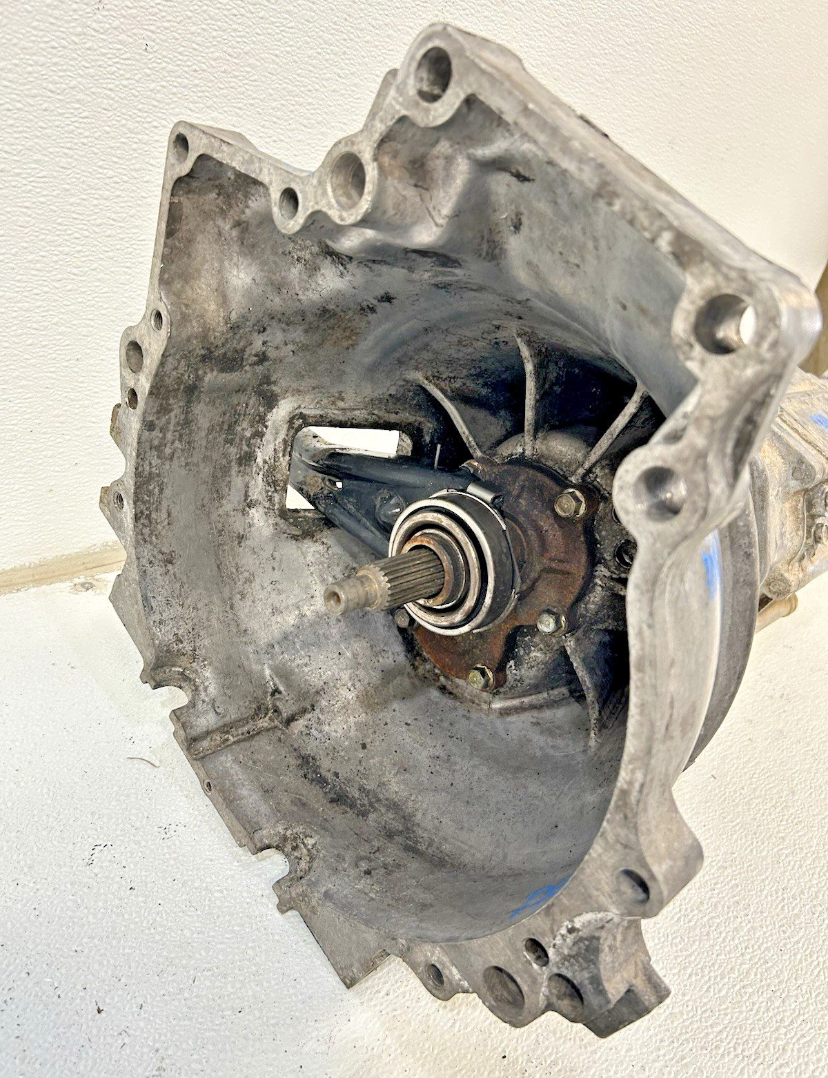 1986-1987 Mazda B2000 5 speed manual transmission B-2000 B 2000 173,089 OEM RWD