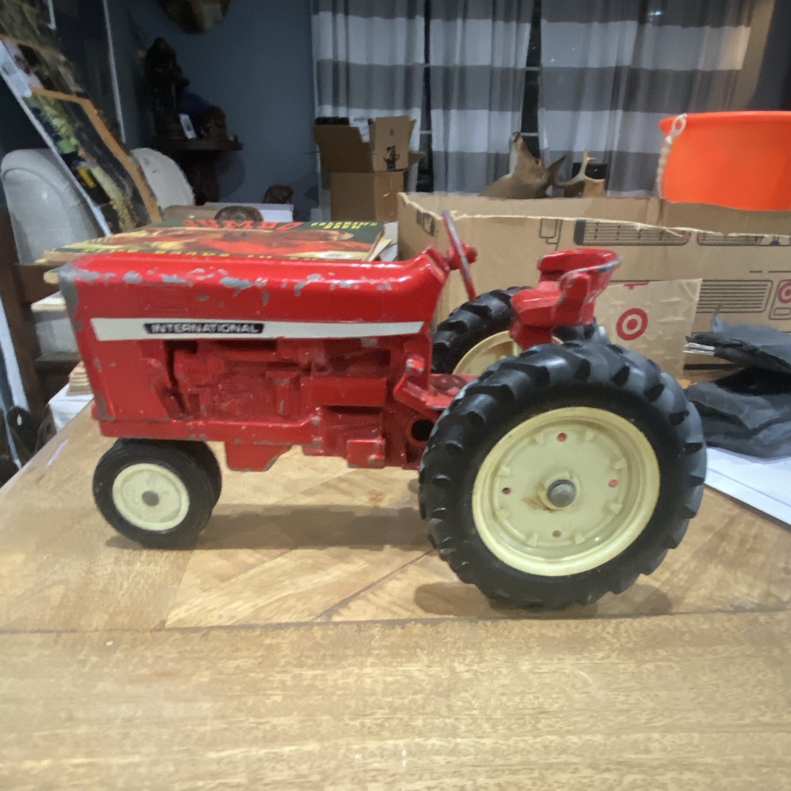 International Harvester 1:16 Diecast Farm Tractor - Red/Cream/Black