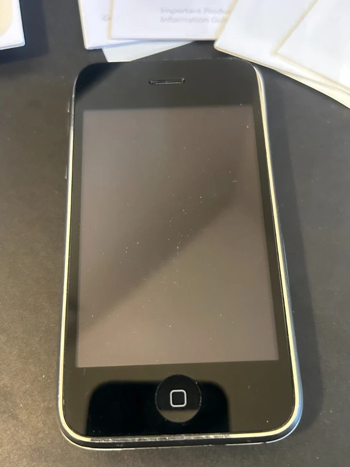 Iphone 3 GS 32 GB White w/ Seal on box Rare Nice Phone Turns On FREE SHIPPING - Image 2 of 4