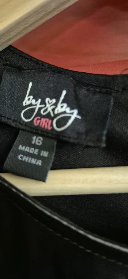 全新无标签 By & By Girls 16 黑色褶饰素食皮革连衣裙 适合和闪光盛装  — 第 3/4 张图片