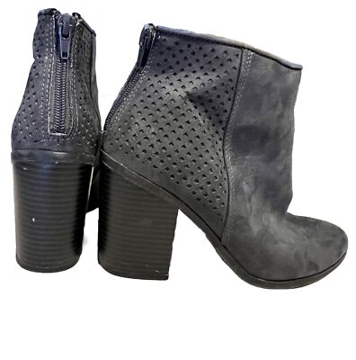 American Eagle Booties Gray  Lattice Back Faux Suede  Size 7 Excellent Condition
