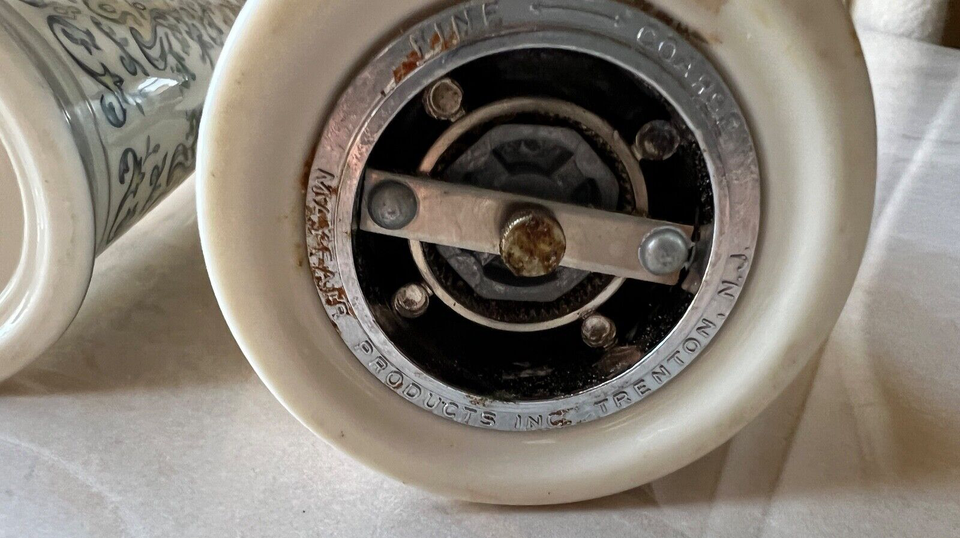 LENOX CAPRI vintage salt shaker & pepper mill ivory porcelain platinum