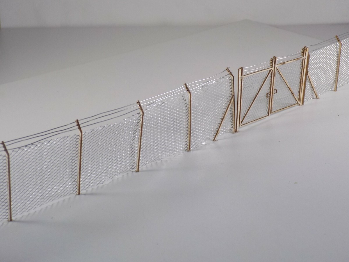 10ft chain link security fencing - 36 posts & 2 gates OO gauge 1:76 model  kit | eBay