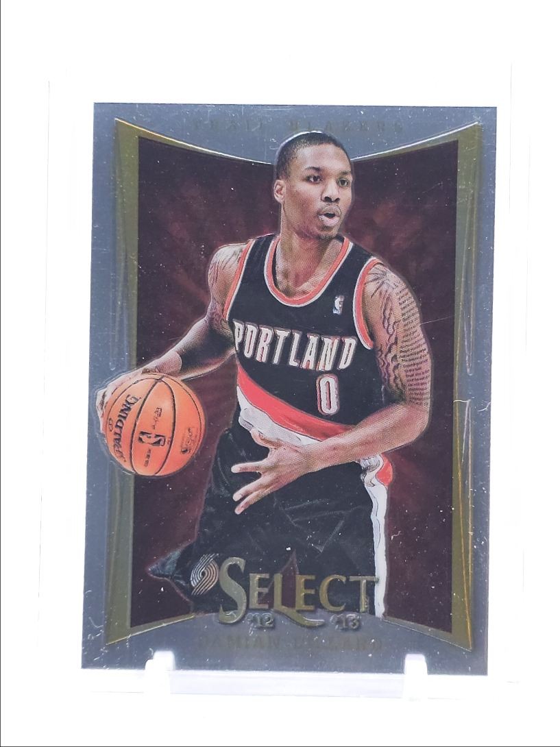 DAMIAN LILLARD 2012-13 SELECT NBA BASKETBALL BASE TRAIL BLAZERS #150 Q6561