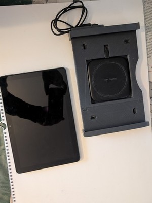 Amazon - Fire HD 10 Plus - Tablet | 32GB - Full HD | 11.Gen | inkl. Wandhalter