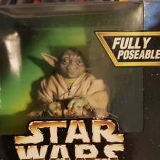 Star Wars Yoda Fully Poseable Collectible Act...