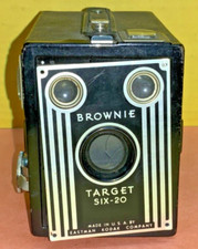 VTG 1940s Kodak Brownie Target Six-20 Film Box Camera - BROKEN - FOR PARTS