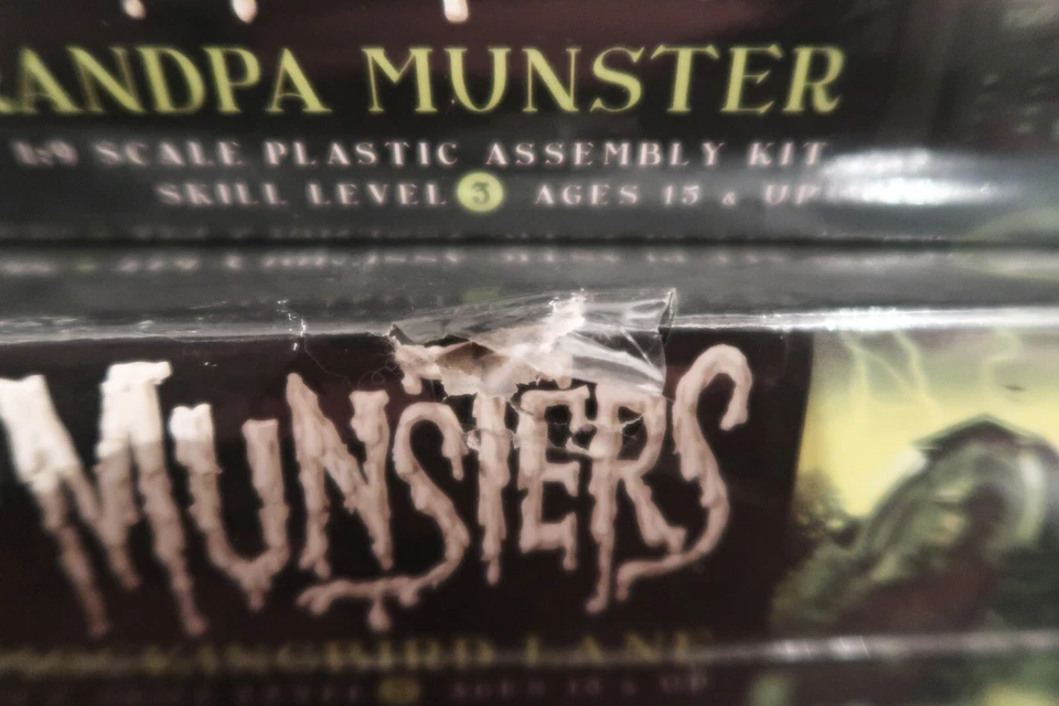 The Munsters 1:9 Scale Plastic Assembly Kit Lot Herman Grandpa Munster The House - Image 4 of 4