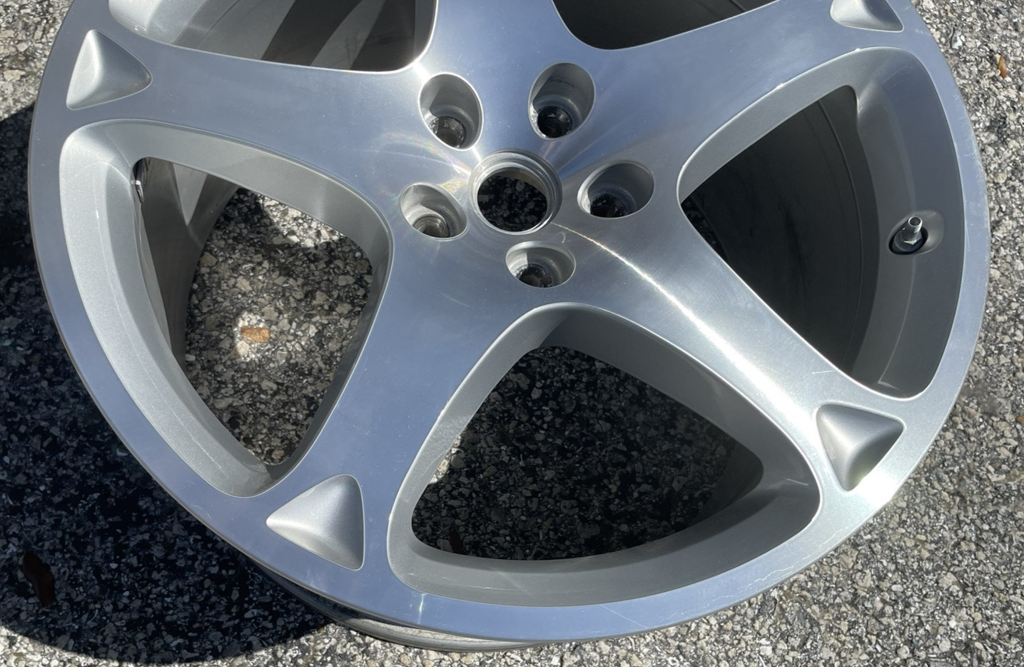 19" FERRARI CALIFORNIA OEM FACTORY ORIGINAL MADE IN ITALY (1) REAR  WHEEL 19x10”