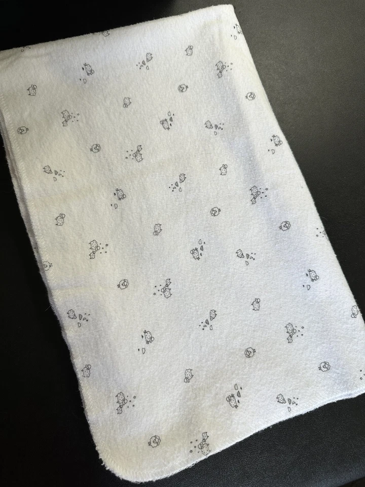 Manta Receptora Bebé Carter's 100% Algodón Línea Blanco y Negro Arte Oveja 36x27 Foto 2 de 4