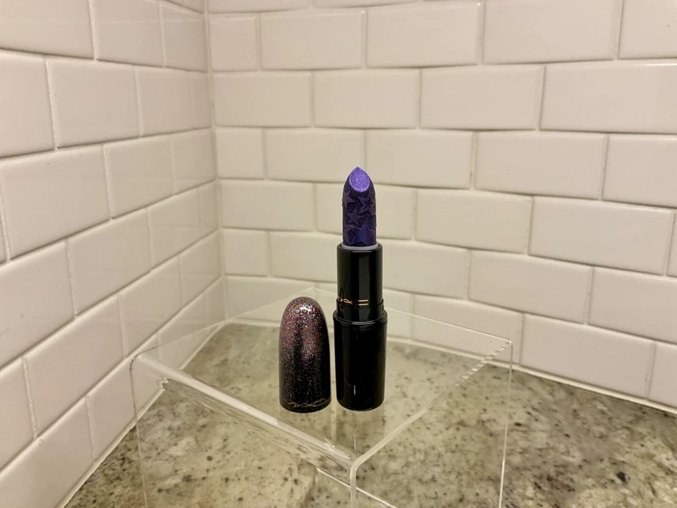 Lápices labiales MAC Kiss of Stars edición limitada 2019 Starring You Holiday Collection Foto 3 de 4