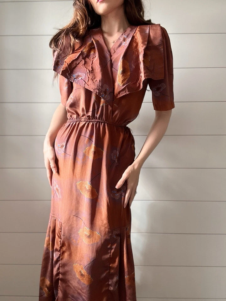 Solapas de acento estilo lápiz de vestido vintage inspirado en la década de 1930 por influencia positiva Foto 2 de 4