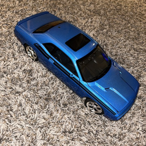1/18 HIGHWAY 61 2009 DODGE CHALLENGER RT BLUE WIX FILTERS Missing Mirrors