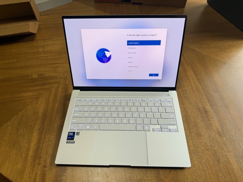 ASUS Zenbook UX5406S 14" Intel Ultra 7 258V 32GB DDR5 1TB SSD 3K OLED 120Hz