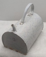 Ancien Broc Mural en Tôle Émaillé Marbré. 2 Litres. Hauteur 26 cm. Bon état 