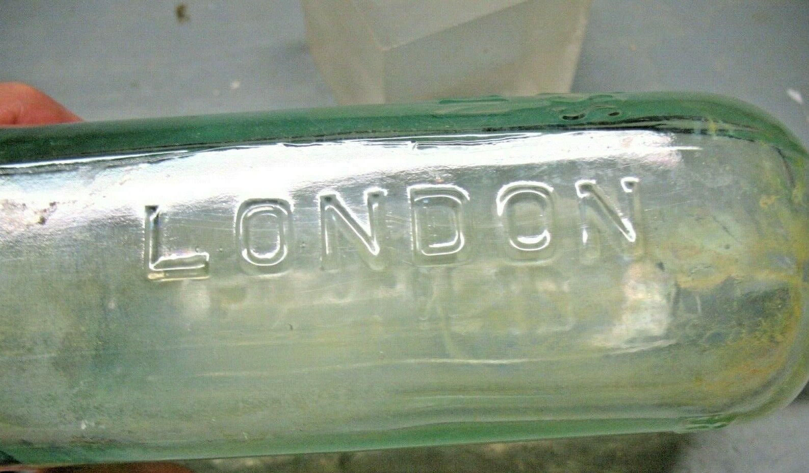 Gordon's London Dry Gin Round Victory Bottle 94.4 Proof 1945