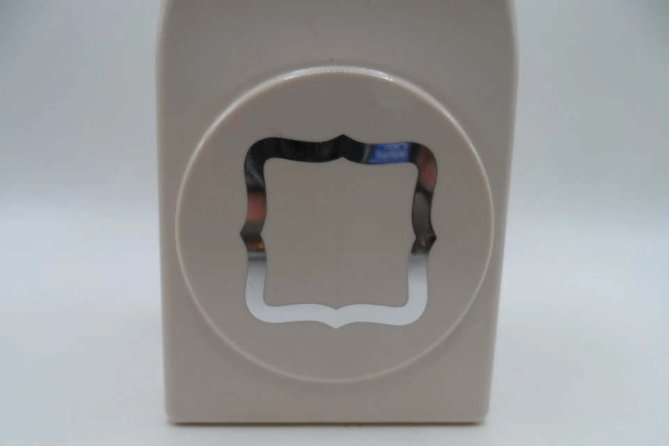 Perforadora de papel Martha Stewart beige grandes capas cuadradas artesanía 2 en 1 Foto 2 de 4