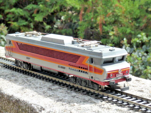JOUEF HO LOCOMOTIVE CC électrique éclairée # 6505 pas de boite vieillie