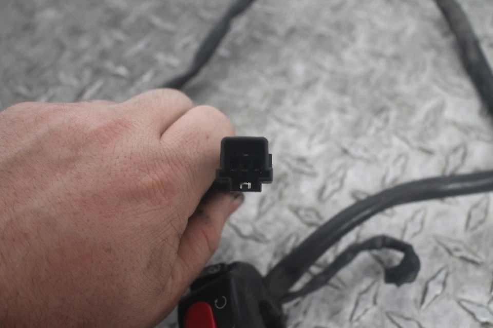 2011 Triumph Street Triple 675 RIGHT CLIP ON HANDLE KILL OFF START SWITCH SWITCH - Imagem 3 de 4