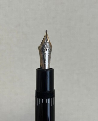 Montblanc MEISTERSTUCK 149 Fountain Pen 14C 4810 585 Black Used