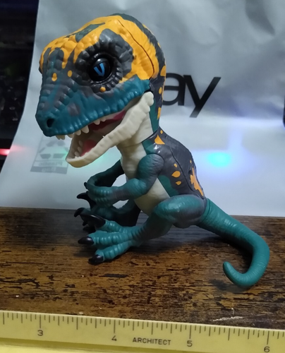 Wow Wee Untamed Raptor Fingerlings Fury Blue Interactive Dinosaur ...