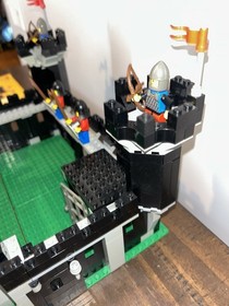 LEGOLAND vintage (6085) BLACK MONARCH CASTLE 100% complete w manual & minifigure