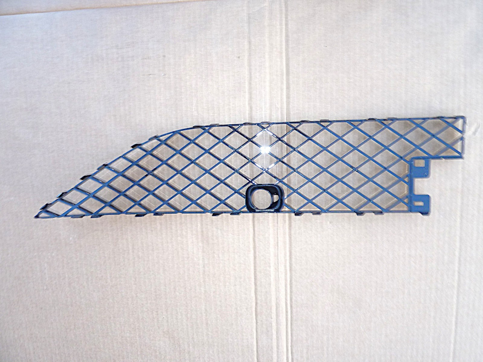 BENTLEY BENTAYGA 2024-2026 DRIVER FRONT BUMPER LEFT AIR GUIDE GRILLE BLACK OEM