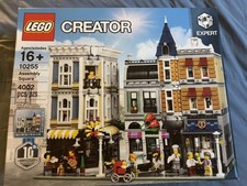 NISB LEGO Creator Expert Assembly Square 10255 New Sealed Retired Set