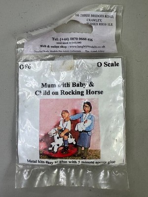 Mama mit Baby & Kind auf Schaukelpferd OF6 O Scale Langley Models Bausatz 1/43