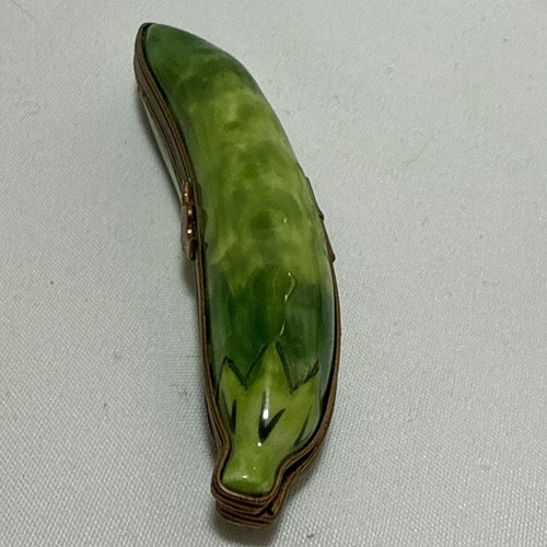 RARE LIMOGES France 5 FIVE PEAS in a POD w/ Dutch Clog PEINT MAIN Trinket Box - Picture 4 of 9