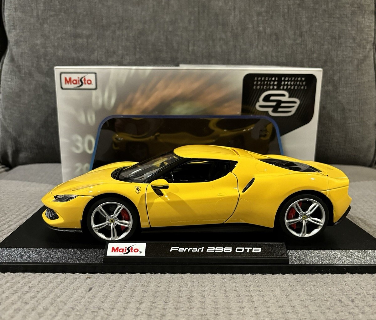 1/18 マイストMaisto Ferrari 296 GTB Ferrari 296 GTB Red 1/18 Scale Maisto Special Edition - New