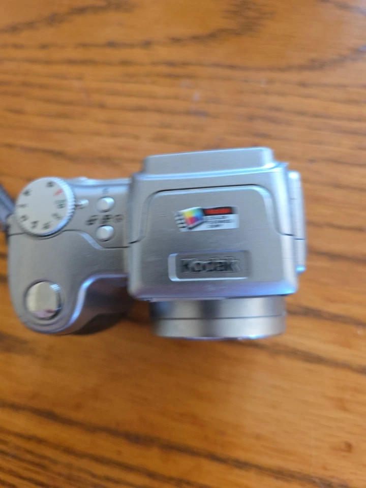 Kodak EasyShare Z700 4.0MP Y2K Retro Compact Digital Camera - Tested - Image 2 of 4