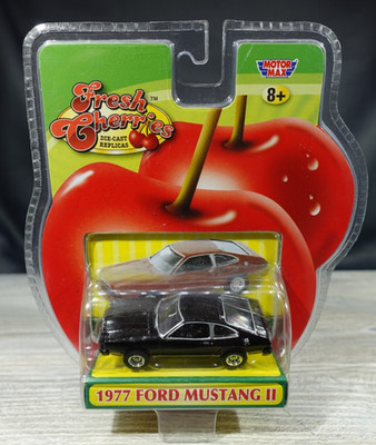 MotorMax Fresh Cherries 1977 Ford Mustang II 1/64