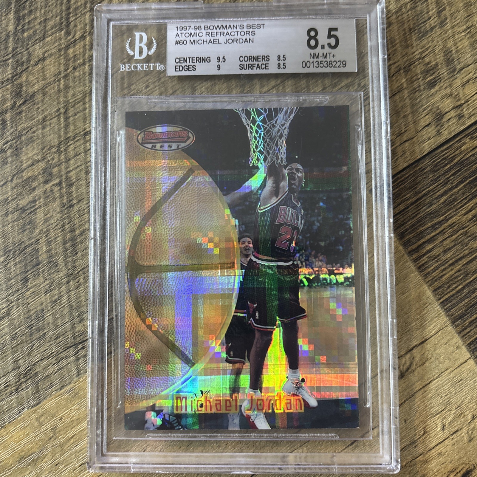 MICHAEL JORDAN BGS 8.5 1997-98 BOWMAN'S BEST #60 ATOMIC REFRACTOR BULLS RARE SP