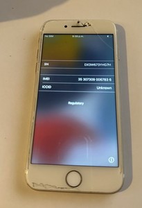 Apple iPhone 7 A1778 - Silber - 32GB Modell - (iCloud Off)