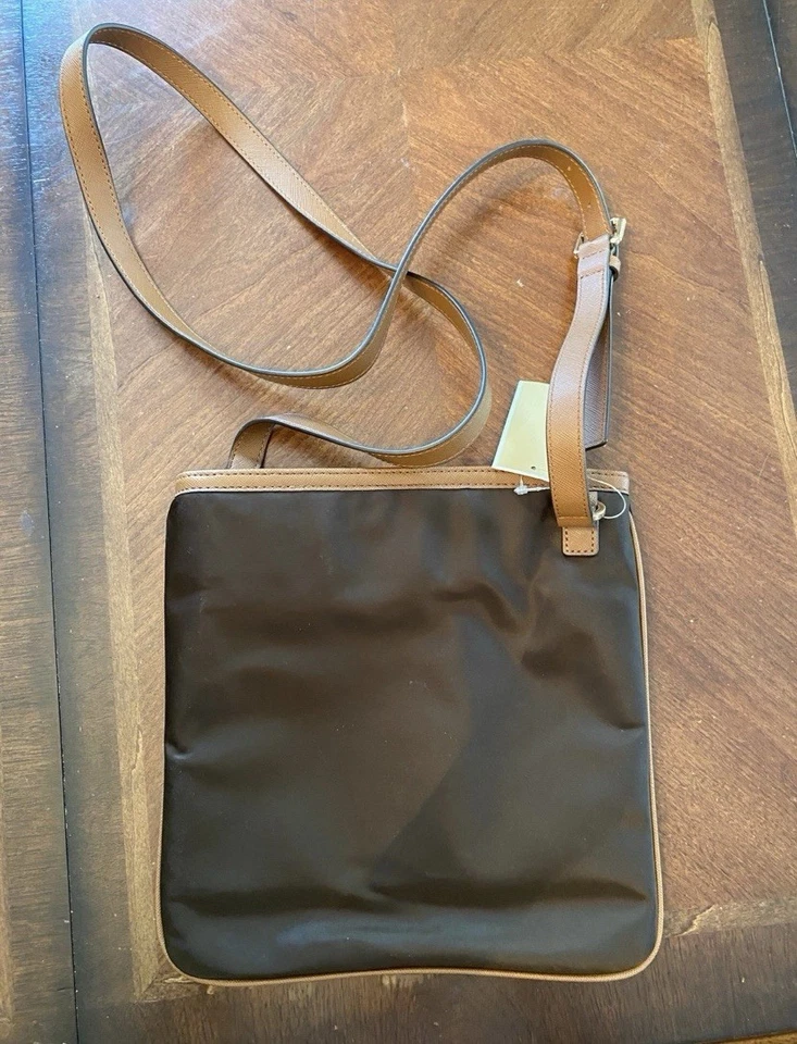 Bolso Bandolera Michael Kors Para Mujer Kempton Nylon Correa Ajustable Marrón Foto 4 de 4