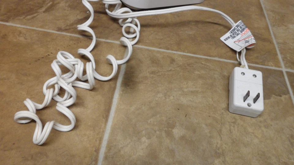 Secador de pelo compacto Sunbeam 1500 montaje en pared estilo hotel Foto 3 de 4